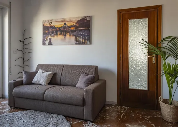 Flat- Private Parking & Direct Bus To Vatican City
